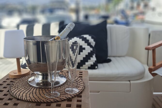 Porto: Luxury Yacht Tour on the Douro River - Sunset or Daytime - One Hour Along the Douro River