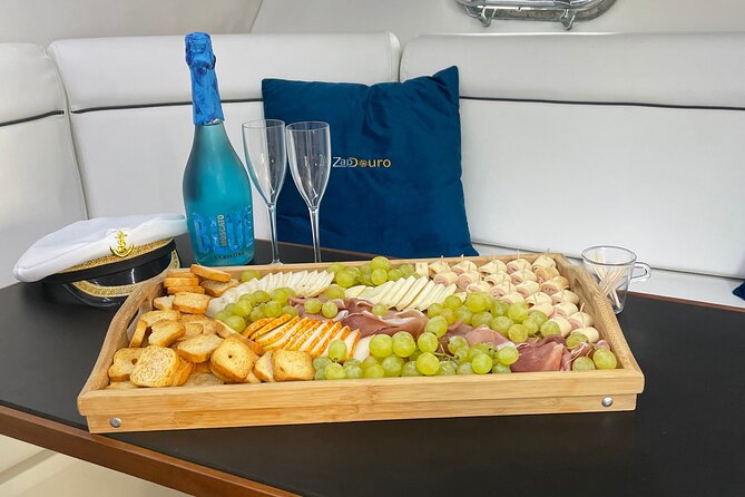 Porto: Private Yacht Cruise with Local Wine, Snacks and 6 Bridges - Practical details that can affect your choice