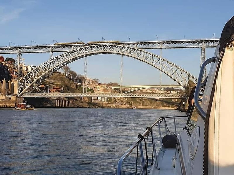 Porto: Sunset or Daytime Yacht Cruise with Welcome drink - Alfândega and the old riverfront