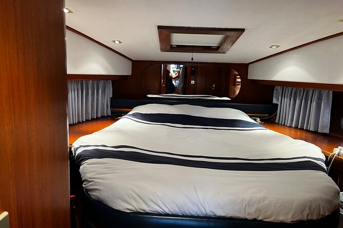 Premium Yacht Tour on the Douro - Maria Pia Bridge and the approach to the center