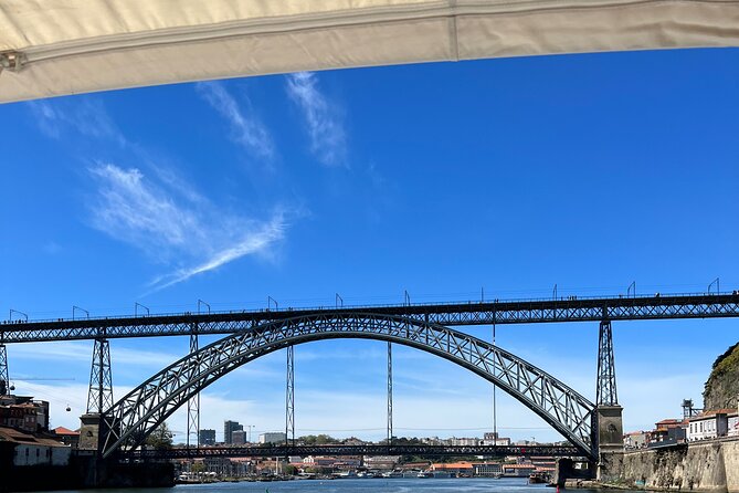 Premium Yacht Tour on the Douro - Snacks, drinks, and the crew