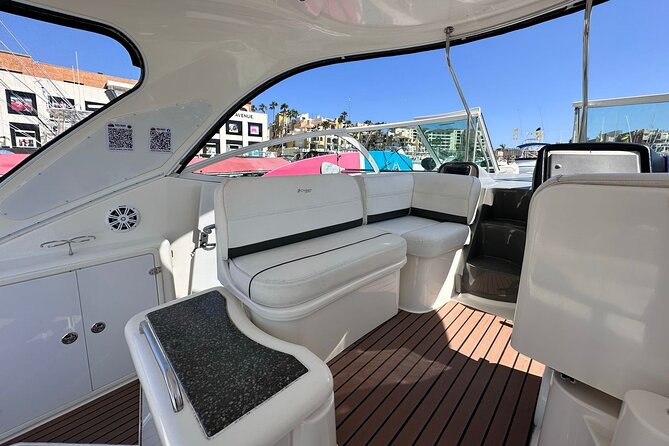 Private 42-foot luxury yacht tour in Los Cabos - Divorce Beach and the Pacific side