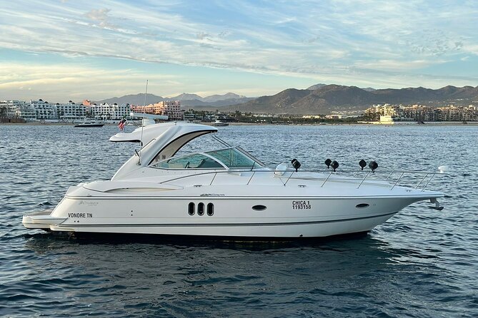 Private 42-foot luxury yacht tour in Los Cabos - El Arco: the first major photo stop