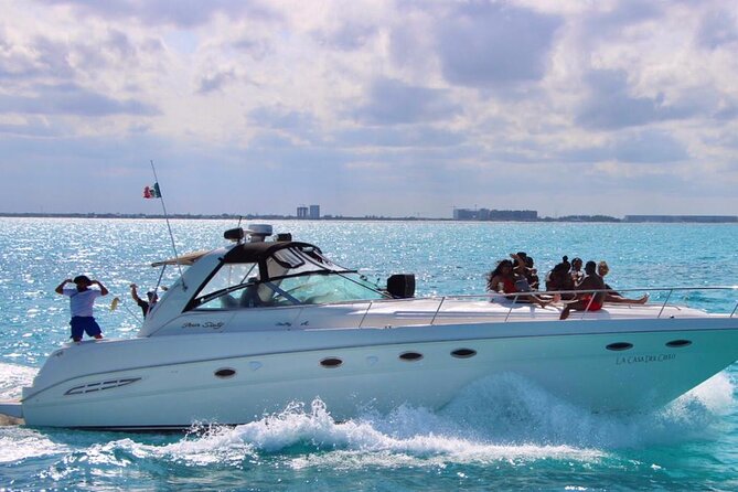 Private 50FT Yacht Rental in Cancún P8 - Practical details for older family members and special events