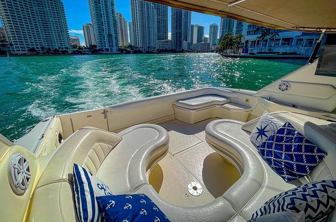 Private 52' Yacht Rental with Captain in Miami - The yacht’s indoor and outdoor setup