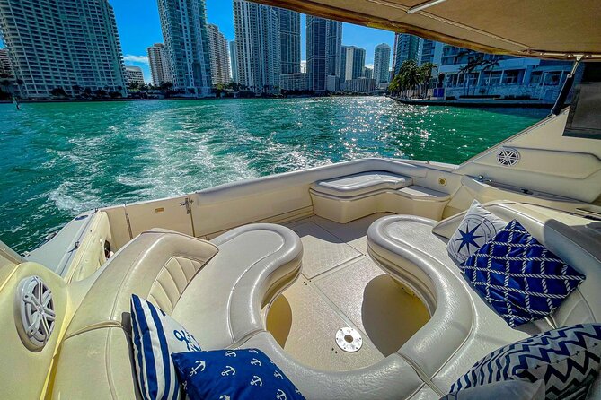 Private 52' Yacht Rental with Captain in Miami - What to bring and what to wear