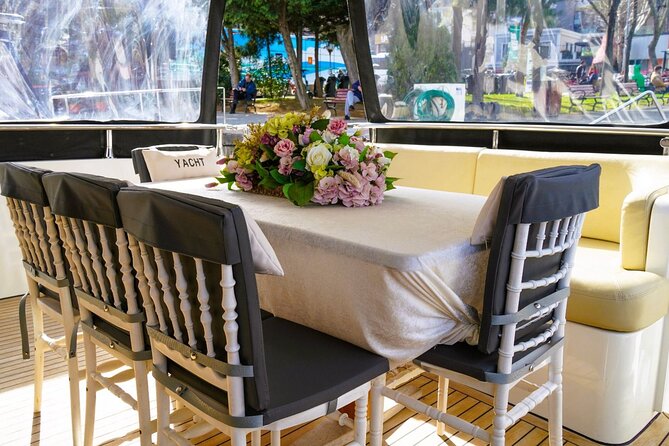 Private Bosphorus Cruise with Luxury Yacht - Küçüksu Pavilion and Beylerbeyi Palace