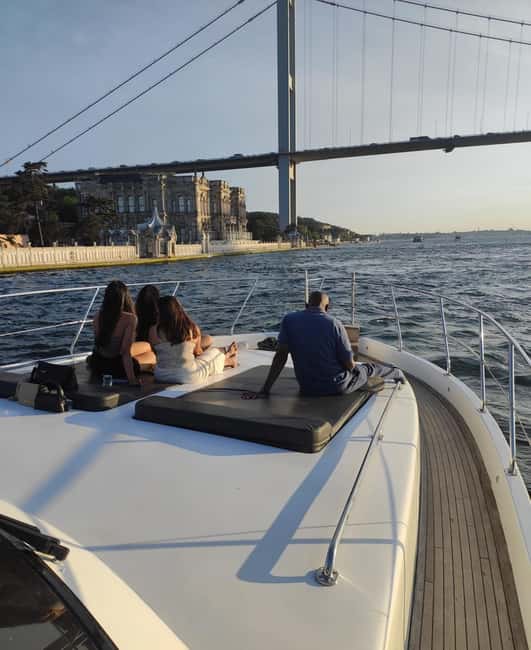 Private Bosphorus Yacht with Local Guide and Snacks - Why a Private Bosphorus Cruise Works So Well