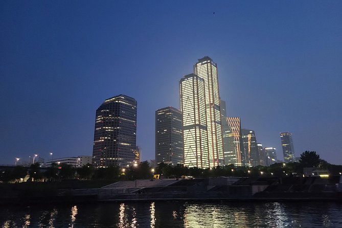 Private Catamaran Yacht Tour in Han River - The Han River views from the boat