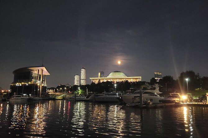 Private Catamaran Yacht Tour in Han River - Sunset, romance, and the right occasion