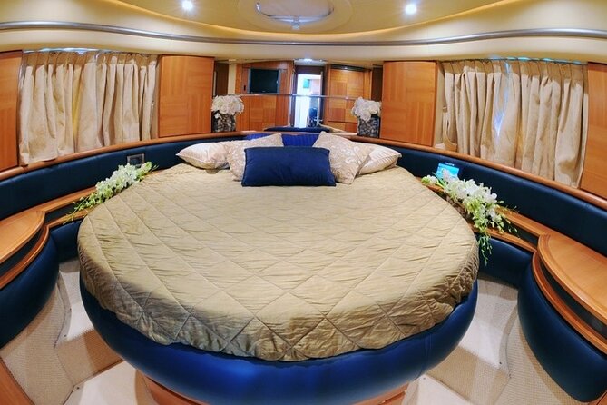 Private Charter Yacht: Dubai Marina, Atlantis And Burj al Arab - Why see Dubai from a private yacht?