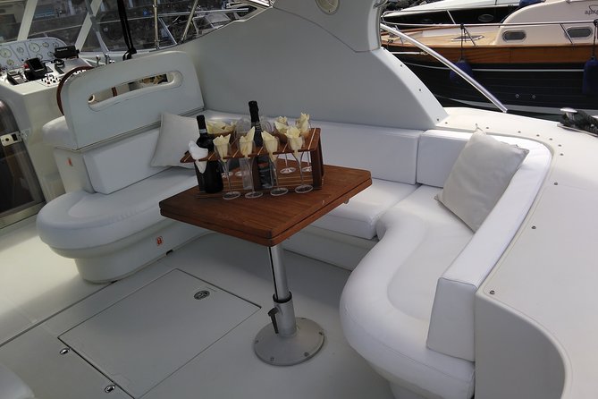 Private Cruise around Capri - yacht 40' - Grottos, coves, and the famous Faraglioni