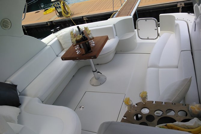 Private Cruise around Capri - yacht 40' - Service from Roberto and Enrico