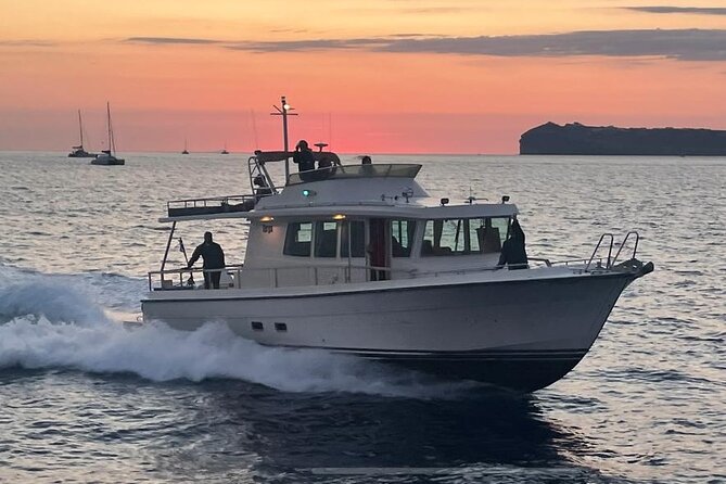 Private Full-Day Motor Yacht Cruise with Meal, Open Bar+Transfers - Leaving Vlychada for Santorini’s southern coast