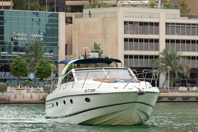 Private Luxury Everest Yacht Cruise from Dubai Marina - Atlantis and the best photo stop