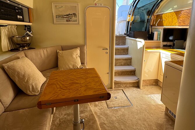 Private Luxury Yacht Charter from PUERTO BANÚS, Marbella - Music and the bachelorette-party angle