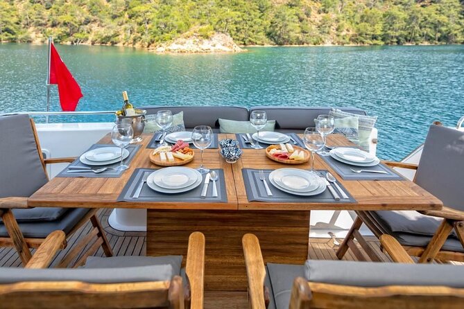 Private Luxury Yacht Cruise on Bosphorus - Food, drinks, guides, and the meaning of luxury