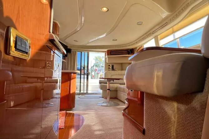 Private Luxury Yacht Cruise Tour in Miami Beach and Biscayne Bay - What the Yacht Provides Onboard