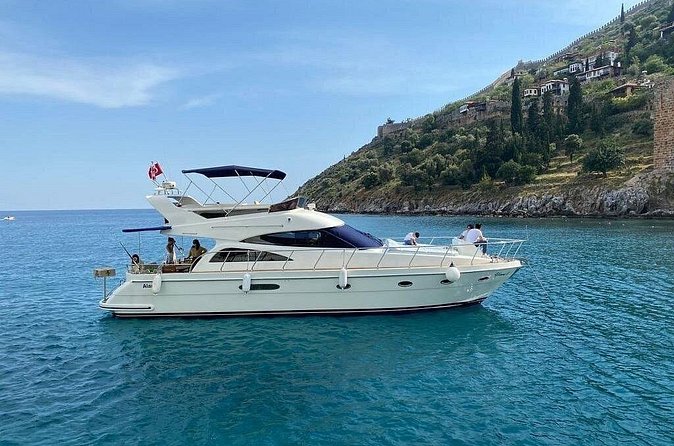 Private Luxury Yacht Tour in Antalya – Exclusive Experience - Boat condition and crew service