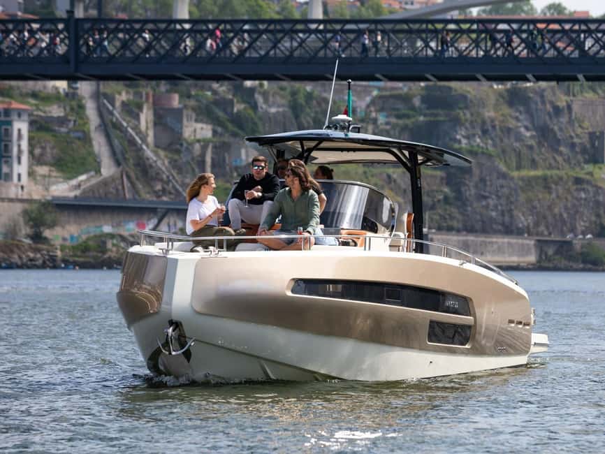 Private Luxury Yacht Tour in Lisbon with Local Guide - Key points to know before booking