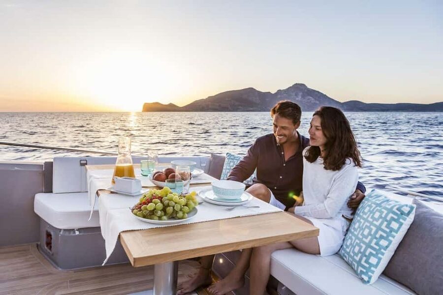 Private Luxury Yacht Tour in Lisbon with Local Guide - The local guide and the human touch