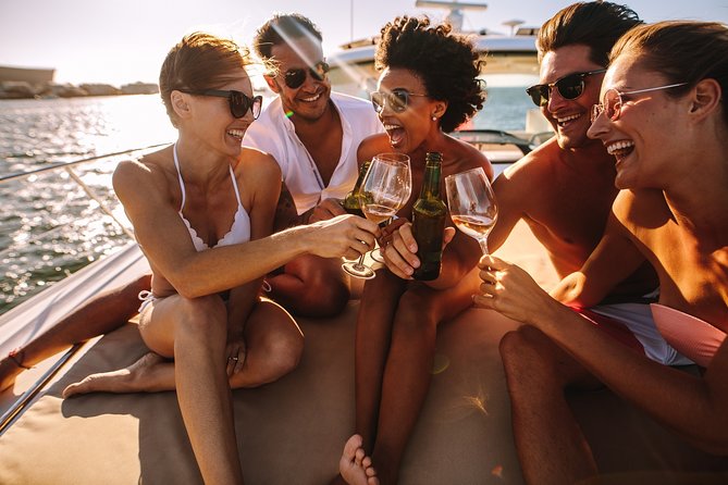 Private Luxury Yacht Tour with Lunch and Drinks - What the private format is really worth
