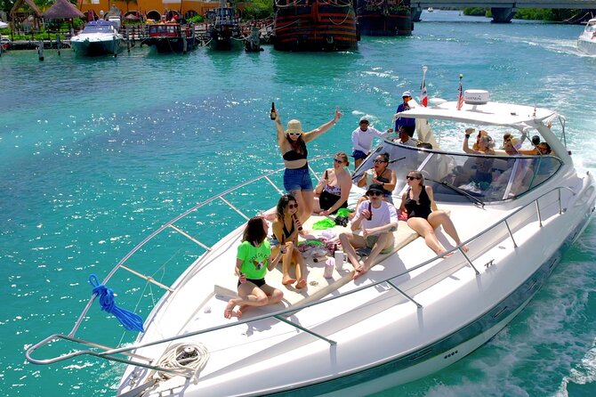 Private Premium Yacht 46FT Rental in Cancún - Eight hours is the relaxed island day