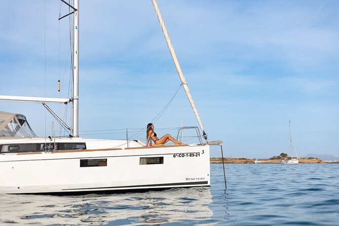 Private sailing yacht by the Bay of Palma and nearby coves - Swimming stops in clear coves