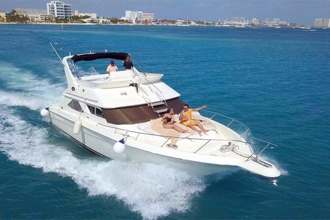 Private SeaRay 47ft Yacht Rental Cancun 23P6 - The 47-Foot Boat And Space For Fifteen