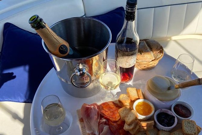 Private tasting in the Douro (1 to 7 people) on a yacht for yourself - Why this private Porto boat trip works so well