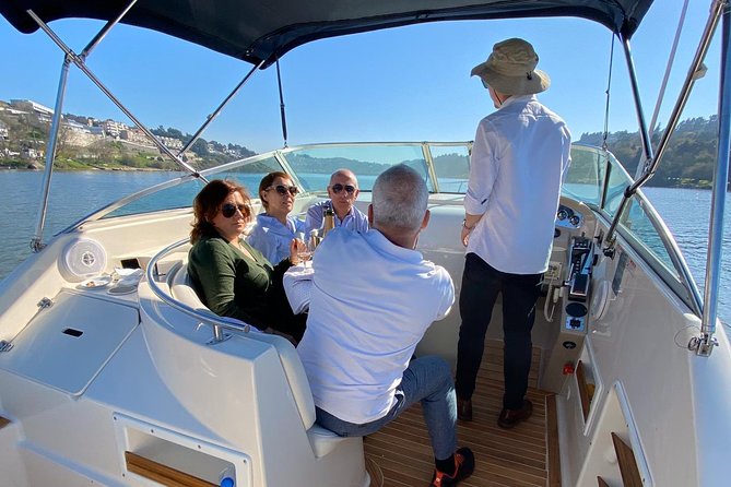 Private tasting in the Douro (1 to 7 people) on a yacht for yourself - Passing beneath the Infante D. Henrique Bridge