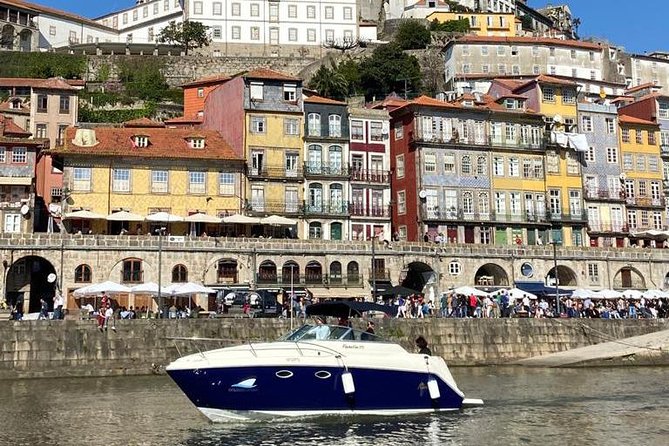Private tasting in the Douro (1 to 7 people) on a yacht for yourself - Under the Arrábida Bridge and toward the Atlantic
