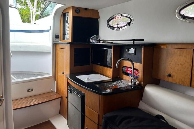 Private VIP party on a yacht with drinks and snacks in Punta Cana - A private yacht day without the full-day commitment