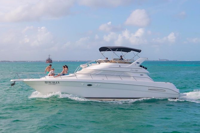 Private Yacht - 46 ft SeaRay Cancun Bay Snorkel 23P4 - Service, Safety, and Comfort