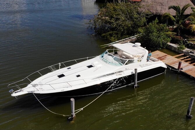 Private Yacht 46ft Sea Ray Snorkel up to 15 pax 23P2 - Onboard comforts: restroom, music, water, and ice