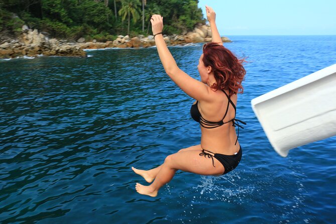 Private Yacht Charter ChicaFUN 2 Waterslides All Inclusive - Food, drinks, and the all-inclusive setup