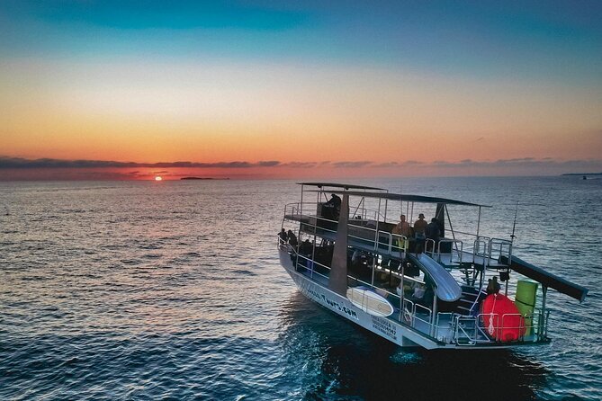 Private Yacht Charter ChicaFUN 2 Waterslides All Inclusive - The crew and the feel of the day