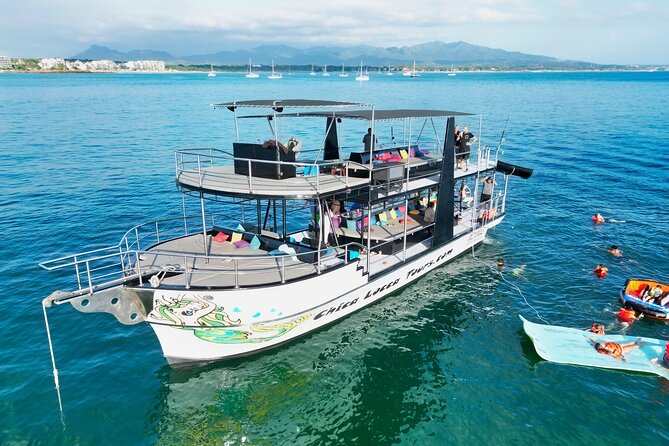 Private Yacht Charter ChicaFUN 2 Waterslides All Inclusive - What you can do on the water