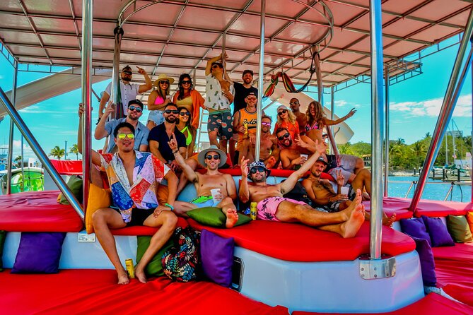 Private Yacht Charter ChicaFUN 3 Waterslides All Inclusive - Meeting points and the small details that matter