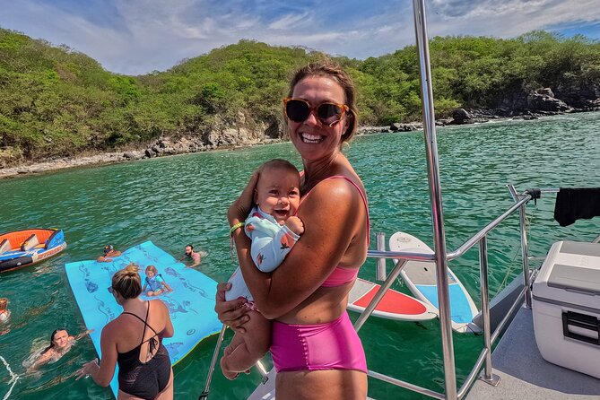Private Yacht Charter ChicaFUN 3 Waterslides All Inclusive - Crew service and how the day feels