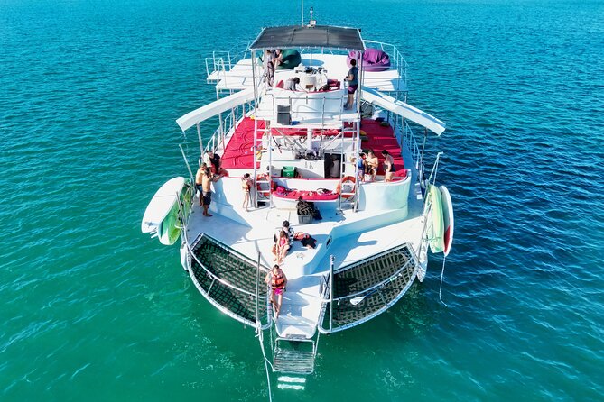 Private Yacht Charter on ChicaFun 1 Waterslides all inclusive - Key things to know about ChicaFun 1