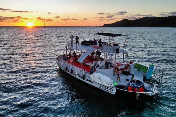 Private Yacht Charter on ChicaFun 1 Waterslides all inclusive - Colomitos and the small-beach experience
