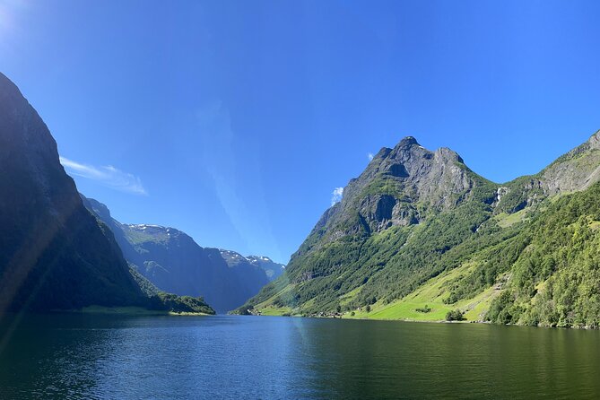 Private yacht Cruise in Flåm and Gudvangen, Nærøyfjord - Waterfalls and Kjelfossen at an unhurried pace
