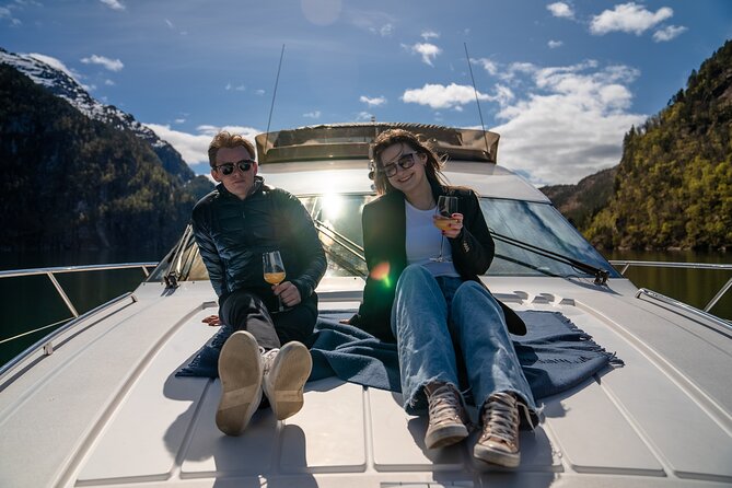 Private yacht Cruise in Flåm and Gudvangen, Nærøyfjord - Finding the yacht in Flåm