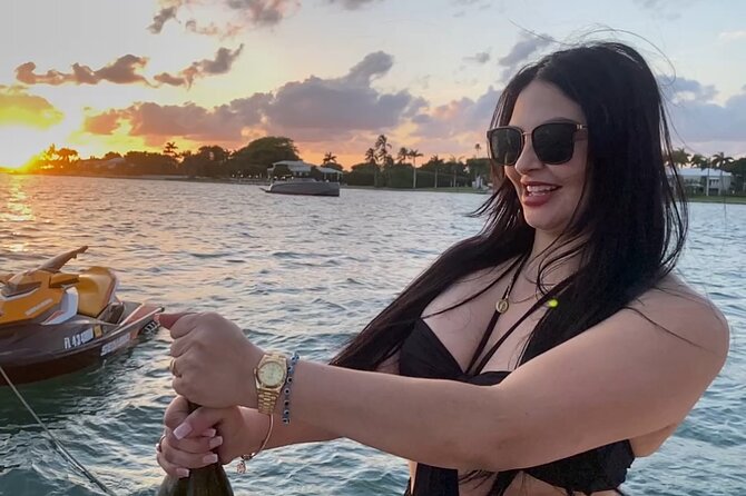 Private Yacht Cruise in Miami Beach - The boat’s best features for a private group