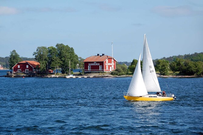 Private Yacht Cruise with Lunch or Dinner in Stockholm Archipelago - Weather, wildlife, and the three-hour rhythm