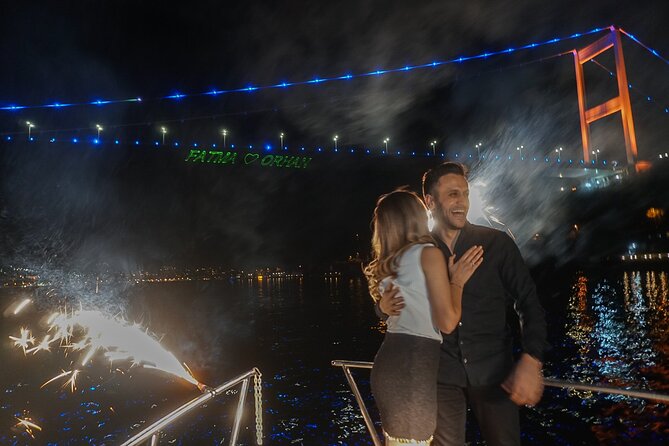 Private Yacht for Surprise Events / Birthday, Proposal, Anniversary, Party etc - Under the bridge, with a castle view