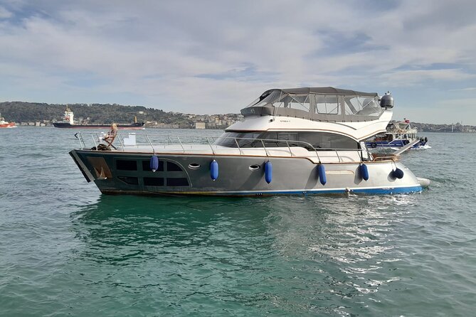 Private Yacht for Surprise Events / Birthday, Proposal, Anniversary, Party etc - What the base package includes