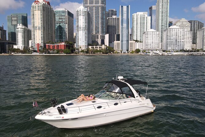 Private Yacht Rental in Miami Up to 12 People - Choosing your route with the captain