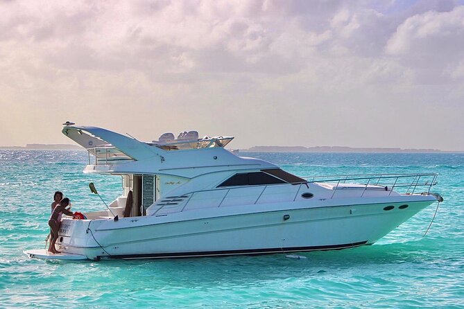 Private Yacht SeaRay 46ft Cancun 25P17 - A private boat changes the Cancun experience